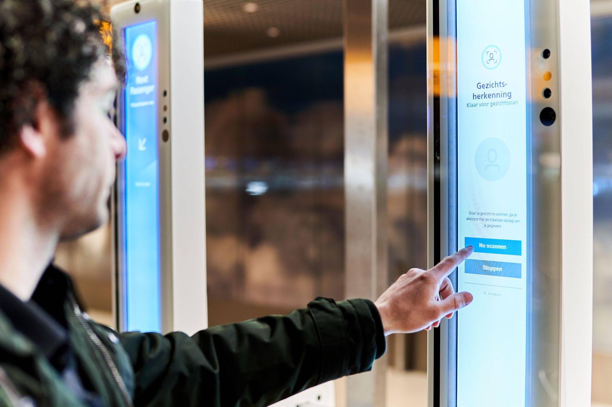 facial-recognition-boarding-Amsterdam-Airport-Schiphol 4