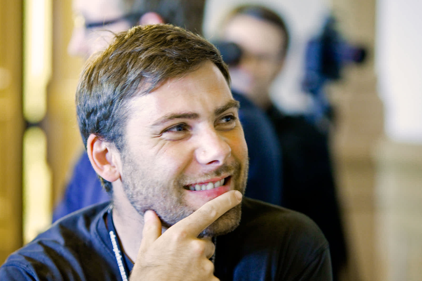 standing 61 20OLIVER 20ZEYEN