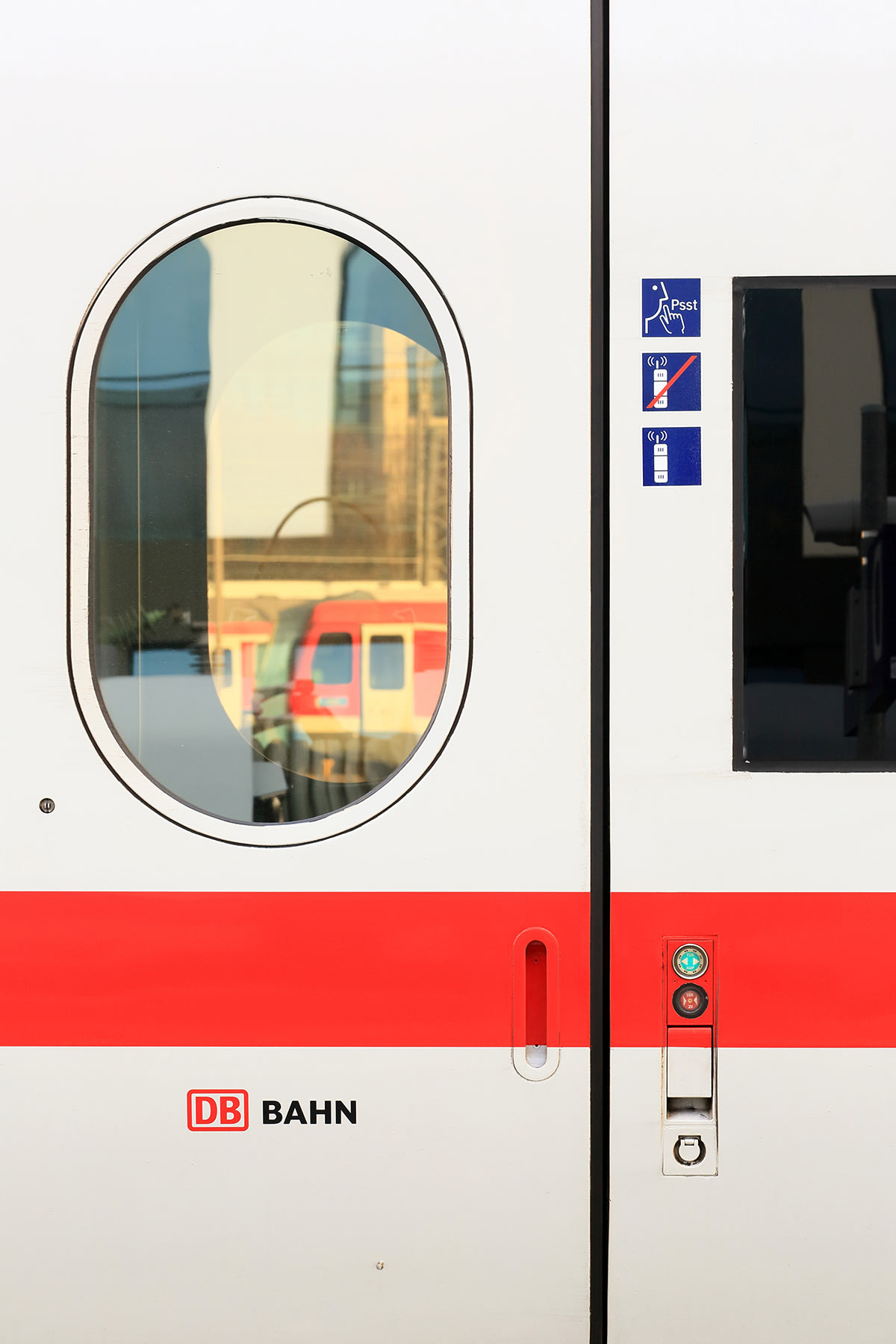 670 Ton Prototype Deutsche Bahn Door